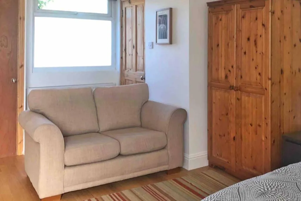 Modern Studio Apartment Near Town Centre Poole